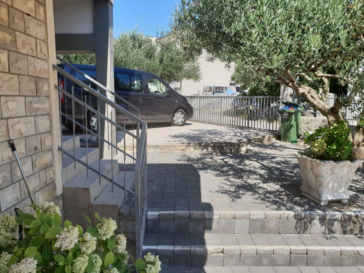 Apartments Petrovic Pirovac Exterior photo