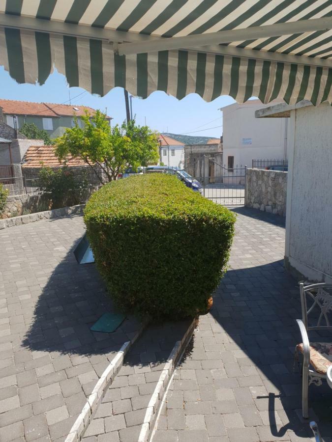 Apartments Petrovic Pirovac Exterior photo